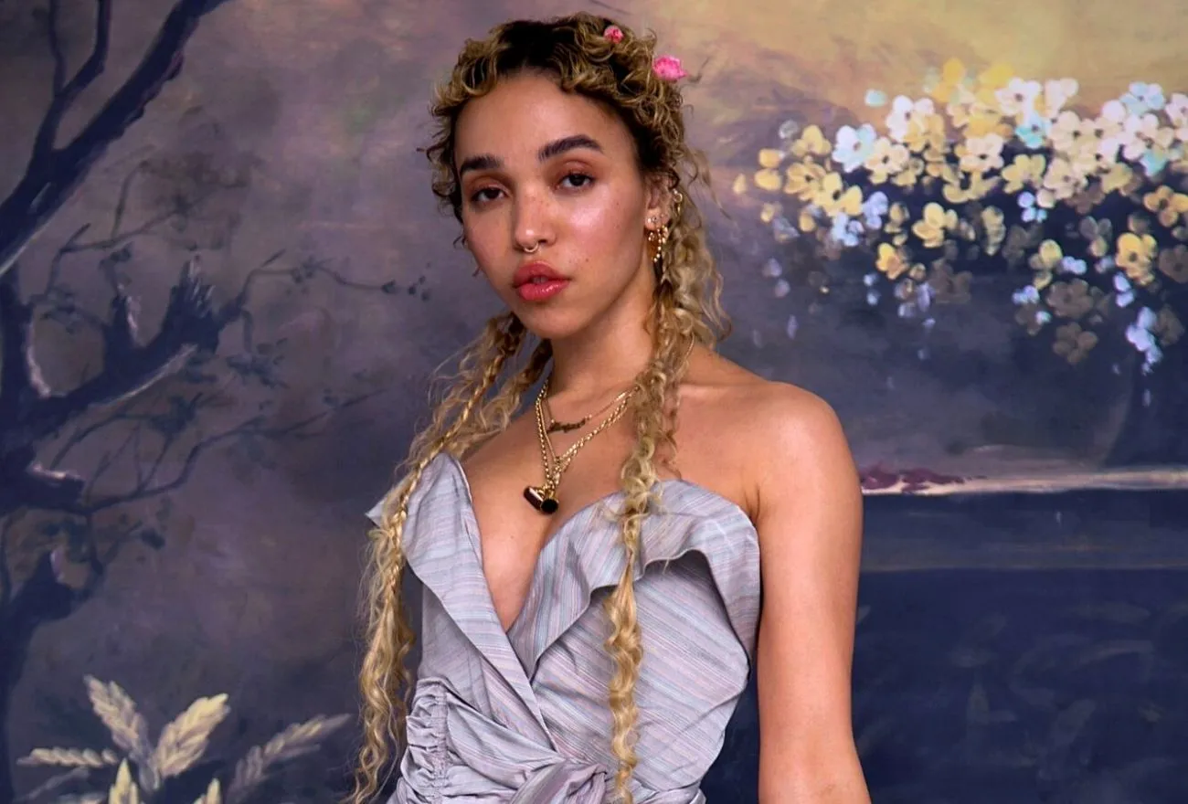 “Satu Keajaiban Saya Masih Hidup” - FKA Twigs Kongsi Butir Penderaan