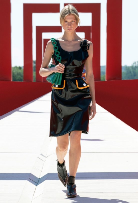LOUIS VUITTON CRUISE 2022