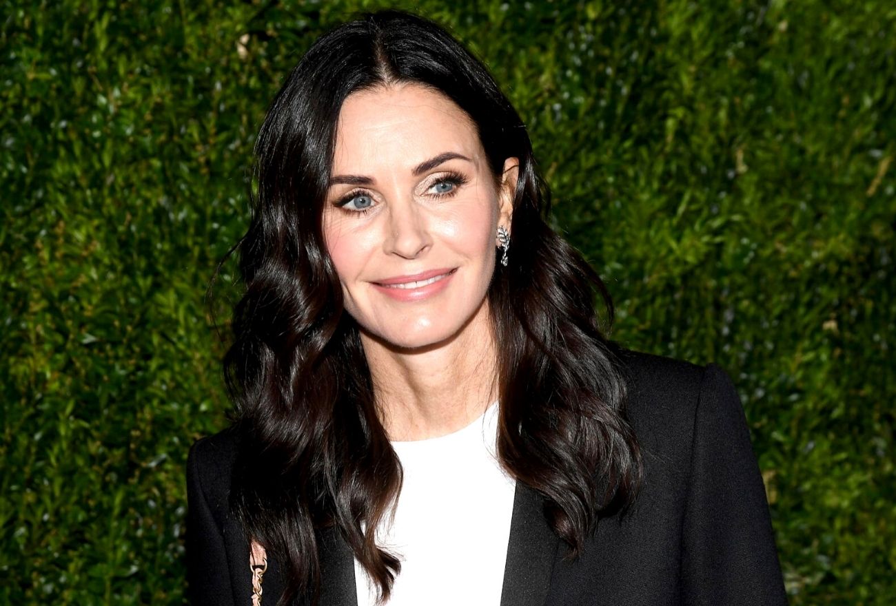 Courteney Cox Dedah Penyesalan Melakukan Pembedahan Plastik