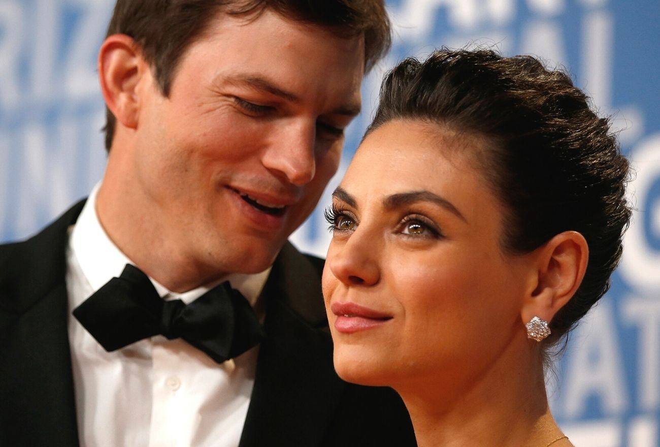 Akui Jarang Mandi, Rutin Kebersihan Ashton Kutcher & Mila Kunis Disokong Pakar