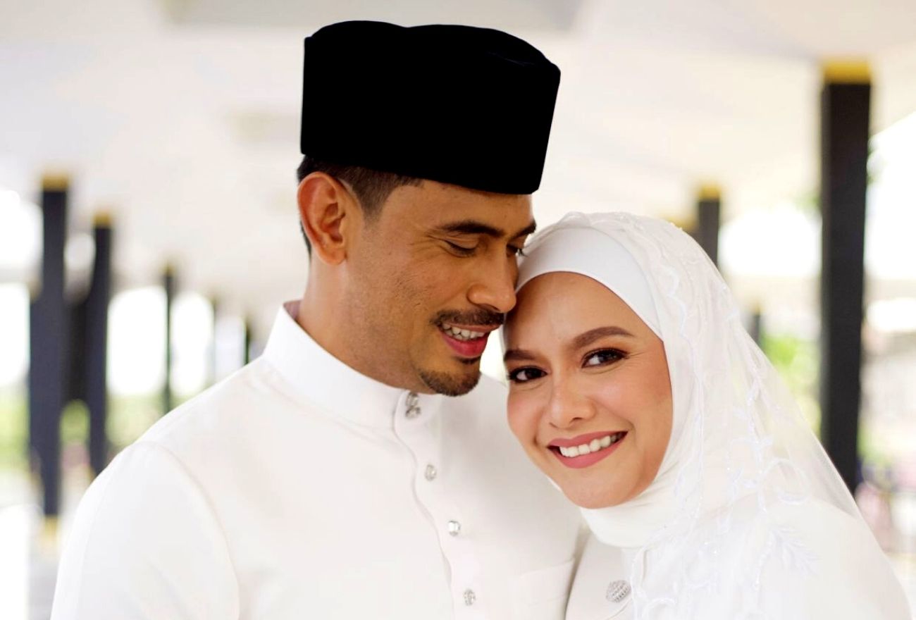 Bingkisan Kuning Istimewa Dari Istana Negara Buat Remy Ishak & Isteri
