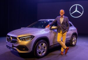 Crossover kompak Mercedes-Benz GLA 08