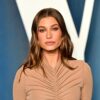 Hailey Bieber Perincikan Prosedur Pembedahan Selepas Serangan Strok Mini