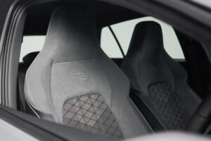 VOLKSWEGEN GOLF R-LINE