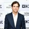 Ashton Kutcher Hilang Keupayaan Fizikal Disebabkan Vaskulitis