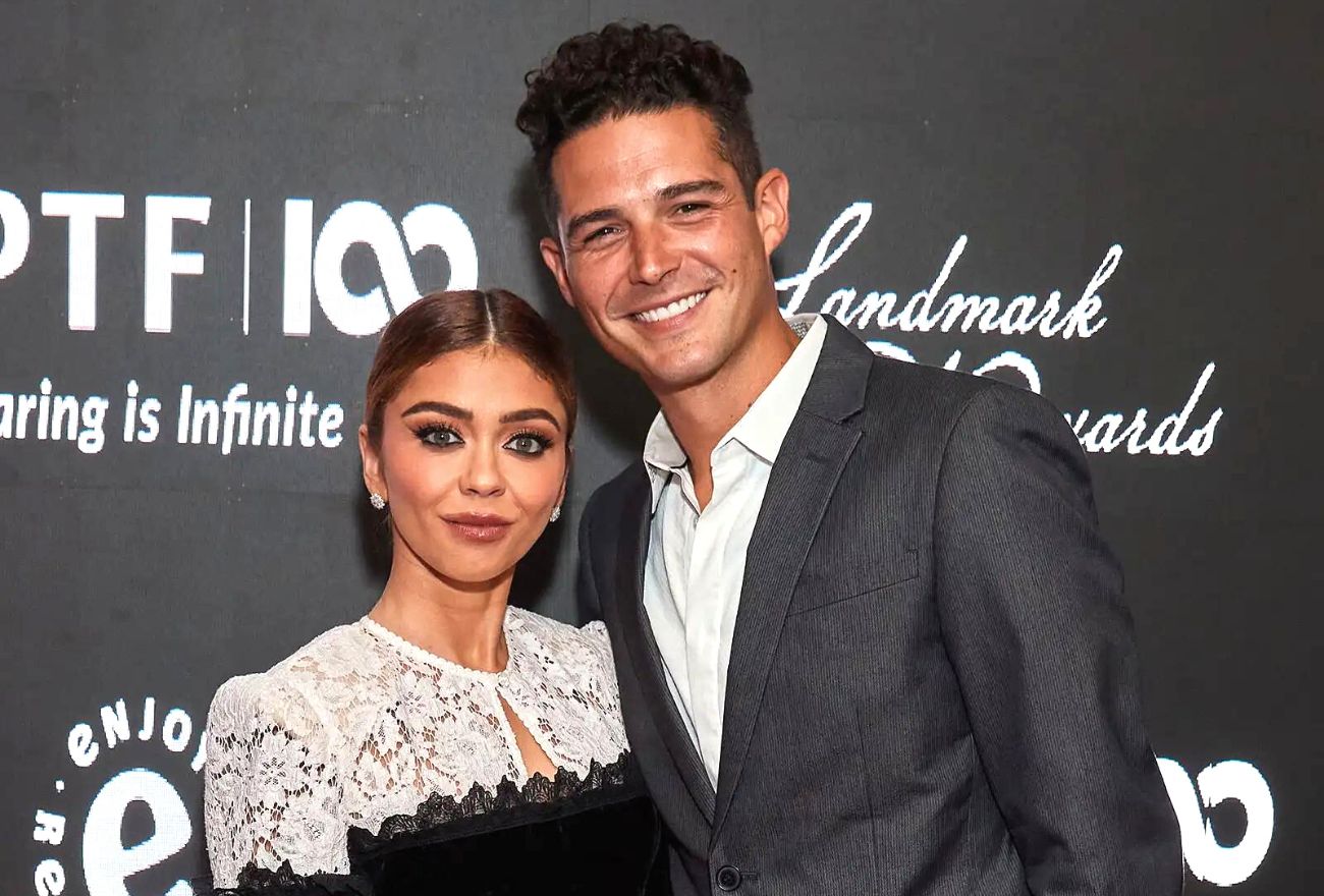 Sarah Hyland & Wells Adams Disatukan Dalam Satu Majlis Perkahwinan Intim