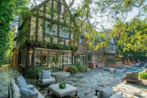 Rumah Selebriti Hollywood Yang Unik