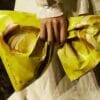 Balenciaga Telah Membuat Beg Kerepek Kentang Lay's