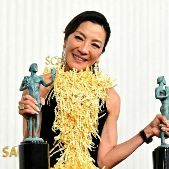 Michelle Yeoh Lakar Sejarah Di SAG Awards 2023