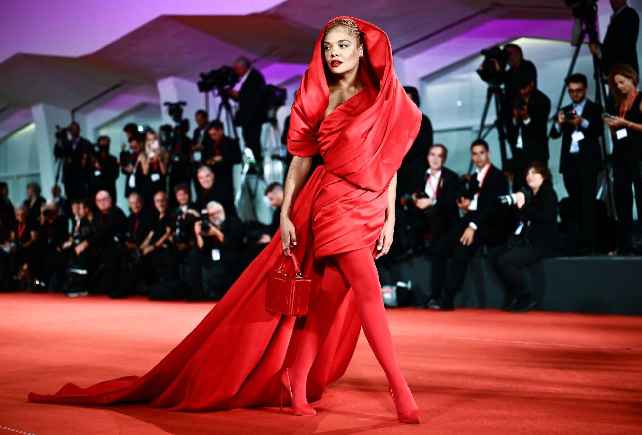 30 Fesyen Selebriti Paling Diingati Di Karpet Merah Festival Filem Venice