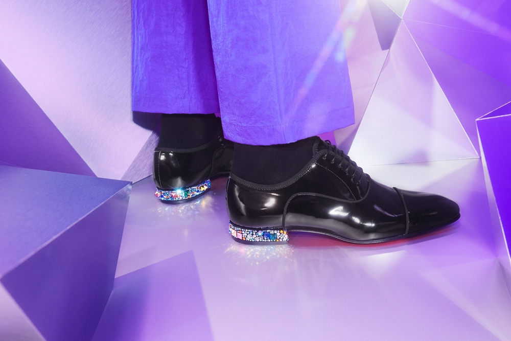 Marvel bekerjasama dengan Christian Louboutin meraikan Disney1000 dengan melancarkan kasut dan aksesori edisi terhad.