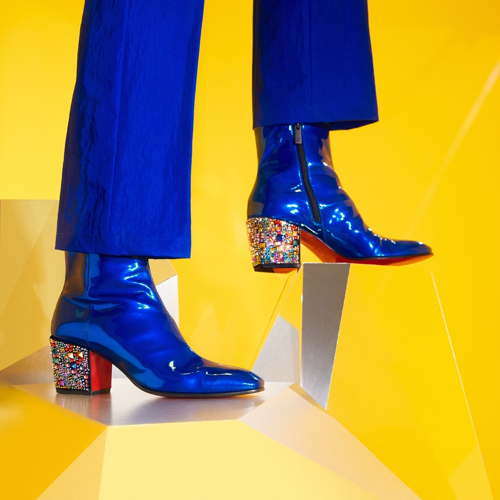 Marvel bekerjasama dengan Christian Louboutin meraikan Disney1000 dengan melancarkan kasut dan aksesori edisi terhad.