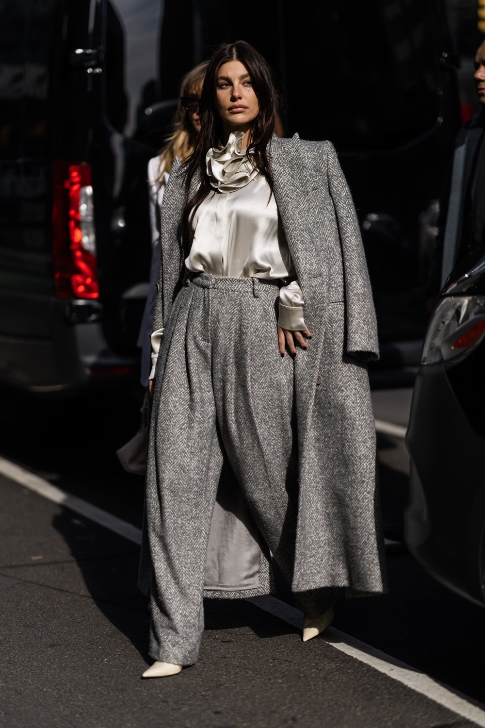 Camila Morrone terkenal dengan gayanya yang effortless, elegant dan chic. GLAM kongsikan gaya fesyen IT girl terbaru ini.