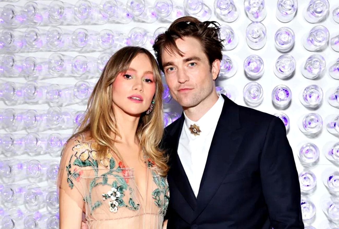 Suki Waterhouse Tayang Baby Bump, Robert Pattinson Bakal Bergelar Bapa