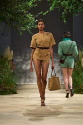 Nuansa Feminin Utilitarian Olahan Max Mara
