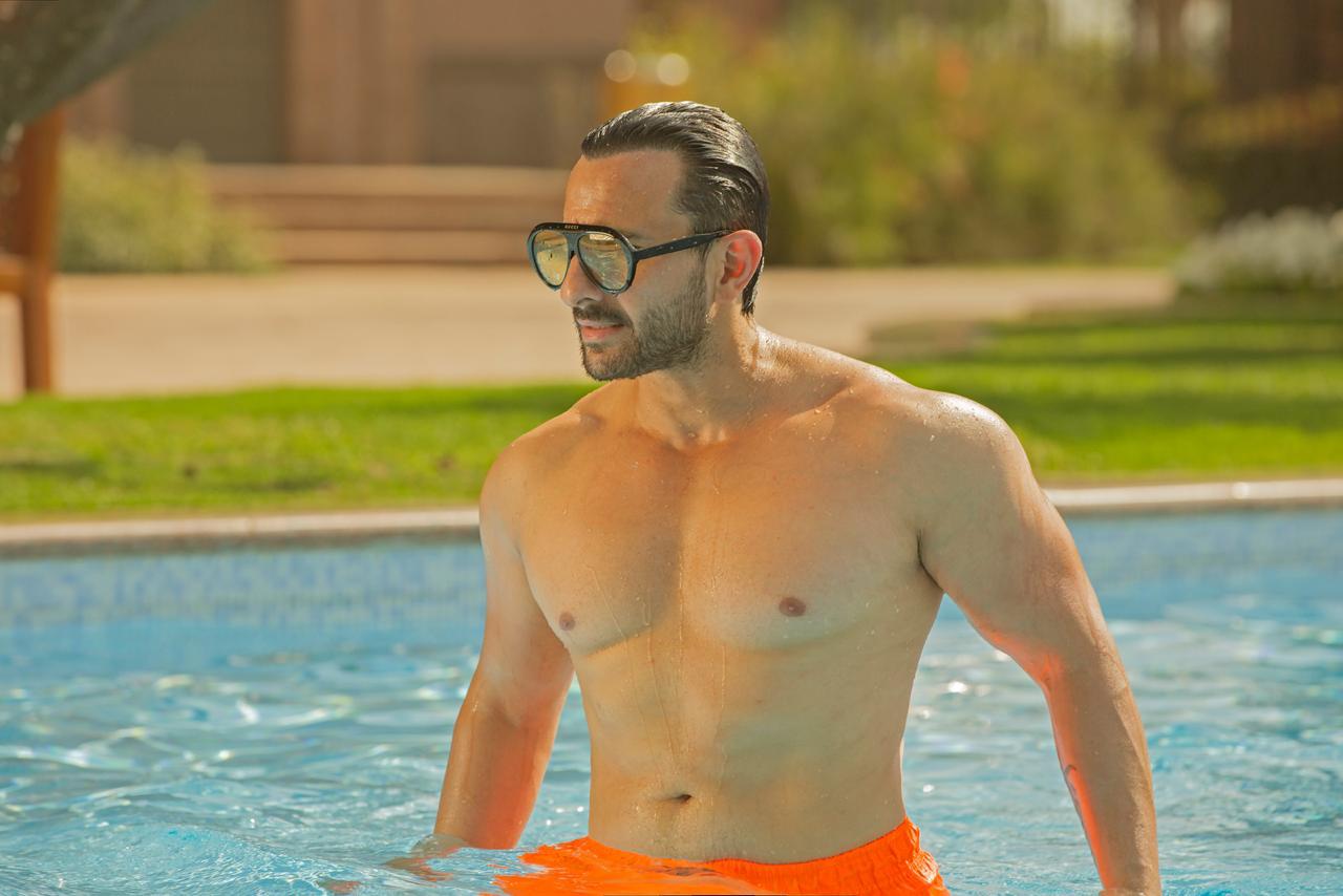 Malang Menimpa Superstar Bollywood Saif Ali Khan Dan Sekeluarga